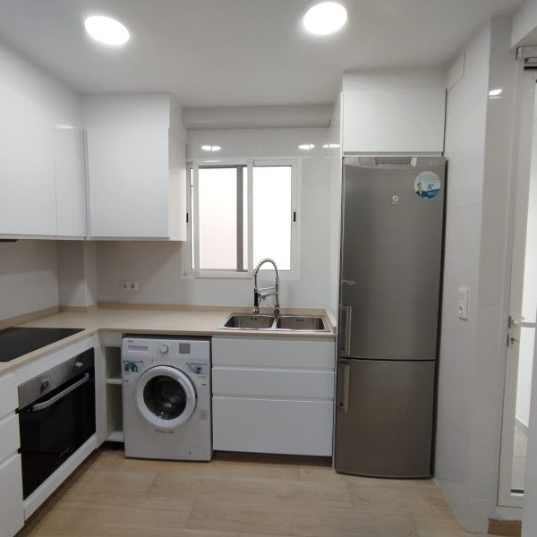 Cocina totlamente equipada muy luminosa